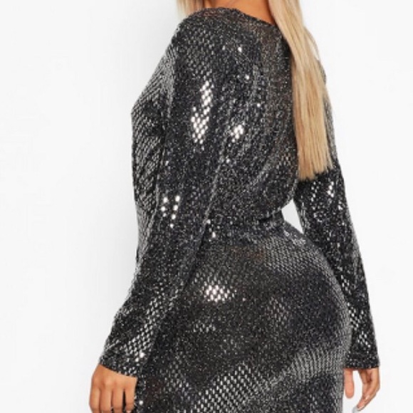 Boohoo Plus Dresses & Skirts - Plus Metallic Plunge Drape Midi Dress ❤️✨